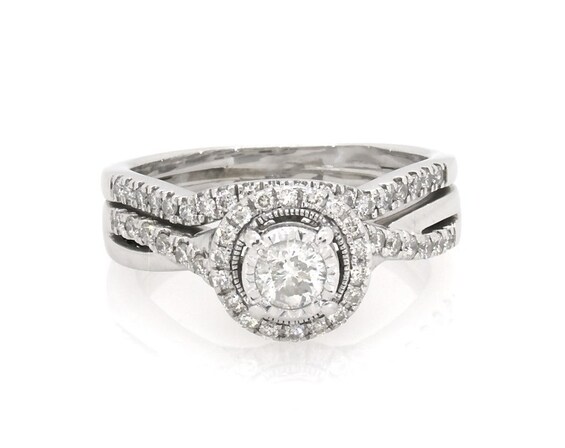 Previously Owned Round-Cut Diamond Halo Bridal Set 7/8 ct tw 14K White Gold Size 8.25
