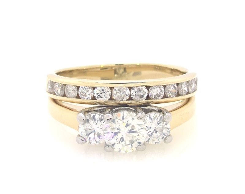 Main Image 1 of Previously Owned Round-Cut Diamond Three-Stone Bridal Set 1-3/8 ct tw 10K Yellow Gold & Platinum Size 6.5