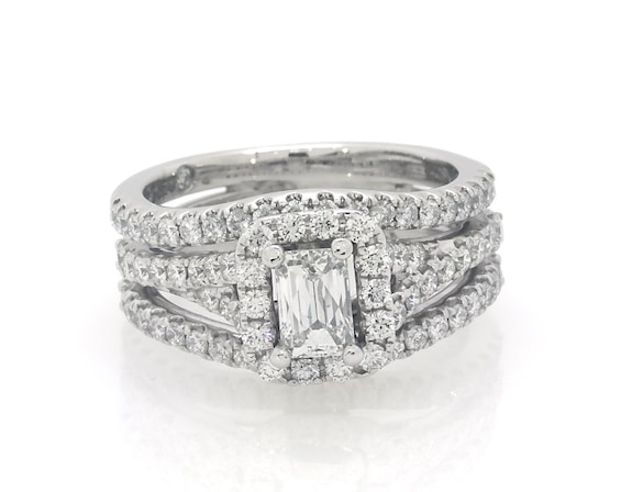 Previously Owned THE LEO Diamond Certified Emerald-Cut Halo Bridal Set 1-1/3 ct tw 14K White Gold Size 5.75