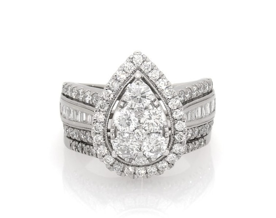 Previously Owned Round-Cut Multi-Diamond Pear-Shaped Halo Bridal Set 2 ct tw 10K White Gold Size 7.25
