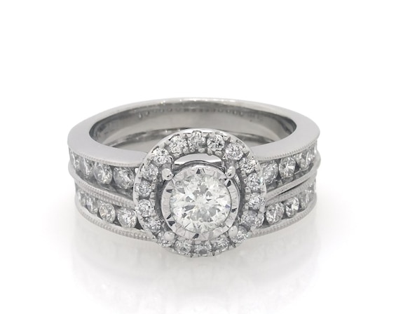 Previously Owned Round-Cut Diamond Halo Bridal Set 1-1/3 ct tw 14K White Gold 5.25
