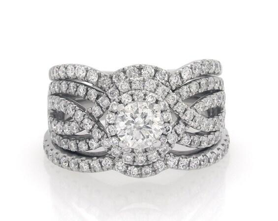 Previously Owned Round-Cut Diamond Halo Bridal Set 1-3/4 ct tw 14K White Gold Size 6.5