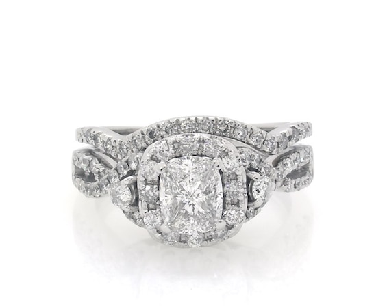 Previously Owned Pie-Cut Multi-Diamond Halo Bridal Set 7/8 ct tw 14K White Gold Size 6.5