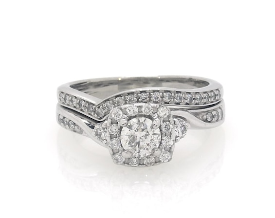 Previously Owned Round-Cut Diamond Halo Bridal Set 5/8 ct tw 14K White Gold Size 5.5
