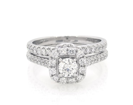 Previously Owned Neil Lane Round-Cut Diamond Halo Bridal Set 1-1/2 ct tw 14K White Gold Size 9.25