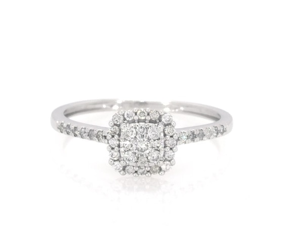 Previously Owned Round-Cut Diamond Engagement Ring 1/4 ct tw 10K White Gold