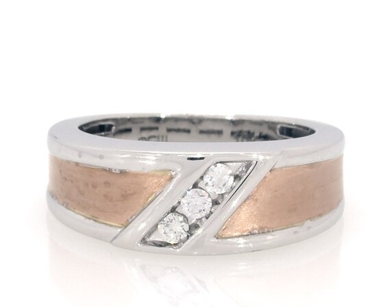 Previously Owned Men's Diamond Wedding Band 1/8 ct tw Round-Cut 10K Two-Tone Gold