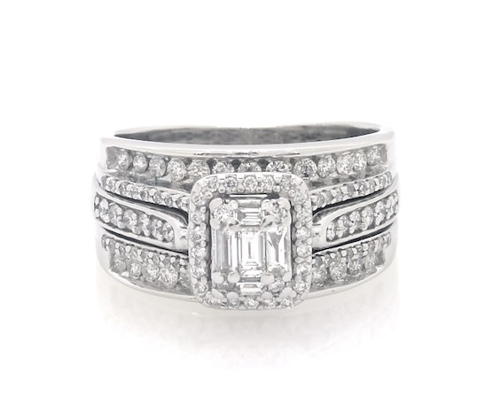 Previously Owned Round & Baguette-Cut Multi-Diamond Halo Bridal Set 7/8 ct tw 14K White Gold Size 7.75