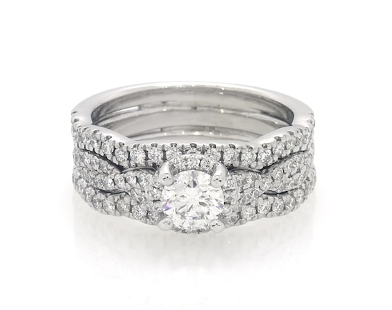 Previously Owned Round-Cut Diamond Halo Twist Shank Bridal Set 1 ct tw 14K White Gold Size 5.75