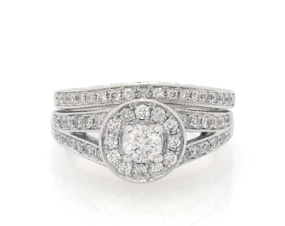 Previously Owned Round-Cut Diamond Halo Bridal Set 3/4 ct tw 14K White Gold Size 5.5