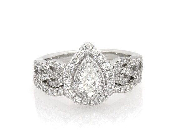 Previously Owned Neil Lane Pear-Shaped Diamond Bridal Set 7/8 ct tw 14K White Gold Size 5.5