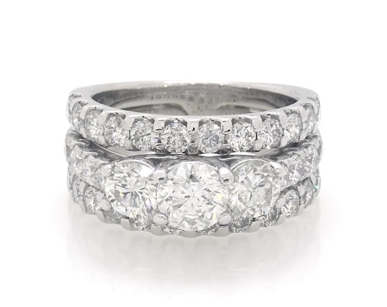 Previously Owned Round-Cut Diamond Three-Stone Bridal Set 3-3/8 ct tw 14K White Gold Size 6.5