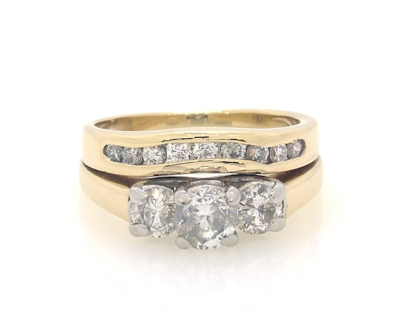 Previously Owned Round-Cut Diamond Three-Stone Bridal Set 1-1/5 ct tw 14K Yellow Gold & Platinum Size 5
