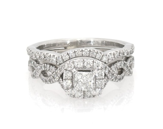 Previously Owned Neil Lane Princess-Cut Diamond Halo Bridal Set 7/8 ct tw 14K White Gold Size 5.75